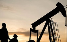 Giá dầu trượt dốc