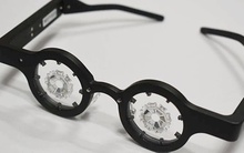 Người Nhật làm kính chữa cận thị giá 5.700 USD