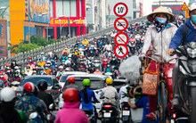 "Đặc sản" kẹt xe tứ phía ở TP.HCM trở lại: Sáng mệt mỏi đến công ty, chiều nhích từng chút một về nhà