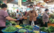 Hội Lương thực thực phẩm TPHCM nói gì khi xăng 4 lần giảm nhưng hàng hóa vẫn neo giá?