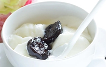 Ăn sữa chua cho thêm thứ này ngăn chặn lão hóa xương khớp, chị em trẻ lâu hơn