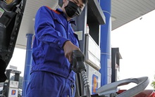 Ngày mai, giá xăng quay đầu tăng?