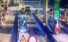 Ôtô tông sập barie trạm thu phí không dừng: Tài xế - nhà thầu bắt đền lẫn nhau