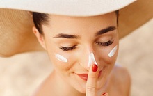 Tuyệt đối đừng sử dụng kem chống nắng có dấu hiệu này vì có thể khiến bạn bị ung thư da