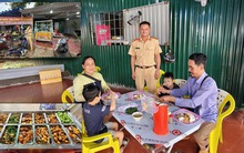 Quán cơm 0 đồng của chàng đại úy CSGT dành cho những người nghèo khó