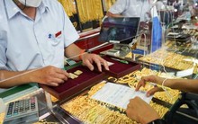 Fed khẳng định siết chặt chính sách tiền tệ, nhà đầu tư bán mạnh vàng