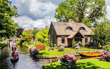 Ngôi làng không đường đi như chốn cổ tích ở Hà Lan, yên tĩnh đến mức âm thanh lớn nhất nghe được chỉ là tiếng kêu của thiên cầm