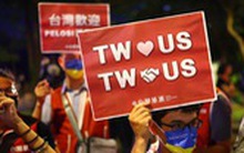 Hai thái cực ở Đài Loan khi bà Pelosi đến