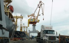 Giá dầu diesel ngang giá xăng, vận tải hạng nặng kêu khó