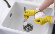 Mẹo làm sạch cực nhanh ống thoát nước bồn rửa bát