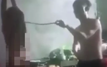 Bé gái 11 tuổi không mặc quần áo, bị bạo hành trong tư thế trói 2 tay treo lên xà nhà