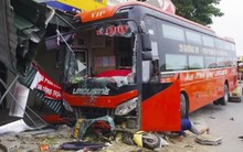 CLIP: Xe khách tông hàng loạt xe máy, 4 người thương vong