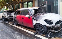 Ô tô bốc cháy như đuốc ở thành phố Lào Cai