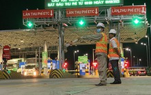 CLIP: Ngày đầu thu phí, tuyến cao tốc Trung Lương - Mỹ Thuận khá vắng vẻ
