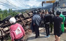 Xe tải đổ đèo mất lái, lật đè 2 người đi xe máy tử vong tại chỗ