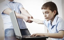 Khi trẻ lười học, đừng đánh mắng mà hãy đưa con đến 3 nơi