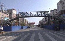 Bà mẹ chi 144.000 USD xây 2 cầu vượt để quý tử đến trường an toàn