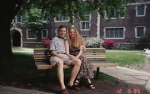 Bạn gái cũ bán đấu giá thiệp viết tay, vòng cổ ngọc lục bảo được tỷ phú Elon Musk tặng