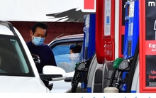 Bộ trưởng Tài chính Mỹ cảnh báo giá xăng có thể tăng trở lại trong mùa Đông tới