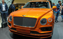 Người dân vẫn mạnh tay chi tiêu cho xe sang - Tesla, Bentley, Lamborghini bùng nổ doanh số