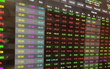 Cạn room, bất động sản, chứng khoán loay hoay tìm tiền