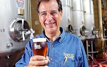 Tỷ phú bia từng từ bỏ công việc lương 6 con số để khởi nghiệp: Chọn hạnh phúc thay vì giàu có