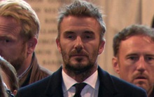 David Beckham rơi nước mắt khi nhìn quan tài của Nữ hoàng sau khi xếp hàng suốt 13 giờ