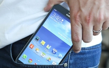 Đàn ông có vợ con rồi mới nên để điện thoại trong túi quần