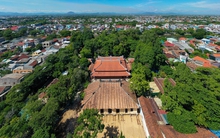 Cận cảnh “thần đèn' dịch chuyển chính điện nghìn tấn ở Huế