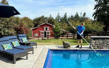 Người đàn ông Mỹ bỏ túi 4,6 tỷ đồng trong 2 năm nhờ cho thuê bể bơi sau nhà