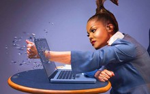 Microsoft cảnh báo bài hát có thể 'phá hỏng' máy tính xách tay dù để từ xa