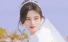 Vừa vào công ty đã mời cưới, nữ nhân viên ghi 3 chữ trên thiệp khiến đồng nghiệp sửng sốt