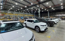 Dàn xe điện VinFast VF9 lộ diện tại nhà máy, thiết kế ấn tượng