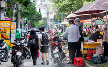 Ảnh: Khi vỉa hè không còn dành cho người đi bộ