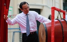 Bí thư Thành uỷ TP HCM đánh trống khai giảng năm học mới