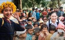 Hành trình rong ruổi khắp các buôn làng làm thiện nguyện của nữ sinh 18 tuổi