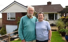 Cặp vợ chồng U90 dành hơn nửa thế kỉ chỉ để nhận nuôi 600 trẻ em mồ côi