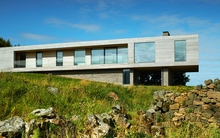 Ngôi nhà như 'pháo đài' vươn mình giữa không trung