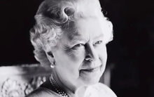 Câu chuyện đằng sau bức di ảnh của Nữ hoàng Elizabeth II