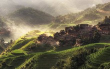 Báo Mỹ liệt kê những "ngôi làng du lịch" đẹp quên lối về, Việt Nam cũng góp một cái tên không ai ngờ