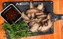 Chủ quán chặt chém khách du lịch đĩa thịt lợn 495.000 đồng, đĩa cơm gà 199.000 đồng