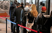 Nhật Bản: Số ca mắc COVID-19 hằng ngày gần chạm mốc 100.000