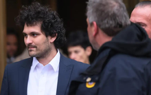 Sam “Xoăn” bị quản thúc tại gia: Bị bạn bè xa lánh, thời gian chủ yếu chơi game nhưng không dám chơi online vì sợ bị nhận ra