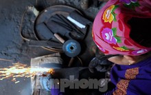 Làng rèn trăm năm tuổi đỏ lửa xuyên đêm phục vụ Tết