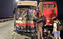 Hai xe khách va chạm khiến 27 người thương vong