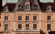 Lâu đài Pháp 185 tuổi và 1.600 cửa sổ có giá ngang căn hộ ở Sydney