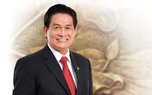 Đại gia Đặng Văn Thành xưng "Vua đường", ăn dưa hấu, lắc bầu cua cùng 15 con cháu vào ngày Tết