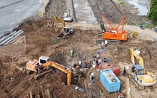 Người dân hướng về Đồng Tháp, cùng cầu nguyện cho bé trai lọt trong trụ bê tông được giải cứu