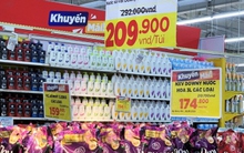 Siêu thị, chợ tại Hà Nội bắt đầu mở cửa đón khách mùng 2 Tết