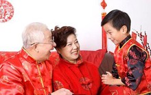 Đưa con đi chúc Tết, cha mẹ làm ơn đừng cố bắt con biểu diễn những tiết mục vô bổ để khoe khoang với họ hàng